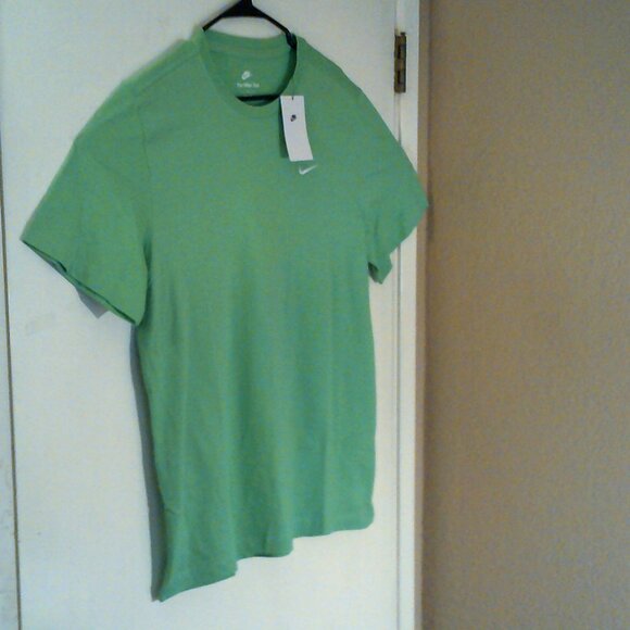 NEW NIKE SPORTSWEAR "Embroidered Swoosh Tee" MEN'S GREEN T-SHIRT L BV0507-163 - Picture 4 of 7